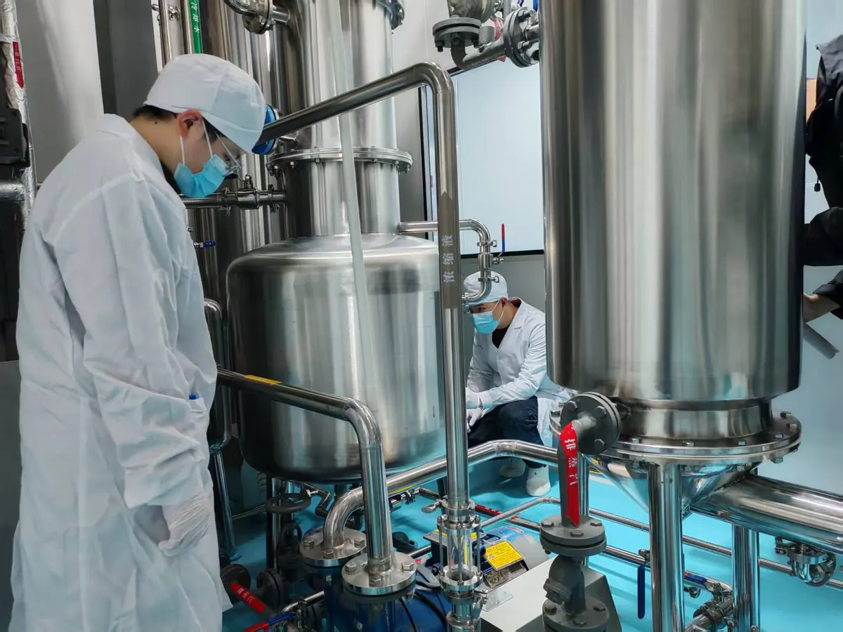 提取浓缩罐与工艺管路实拍