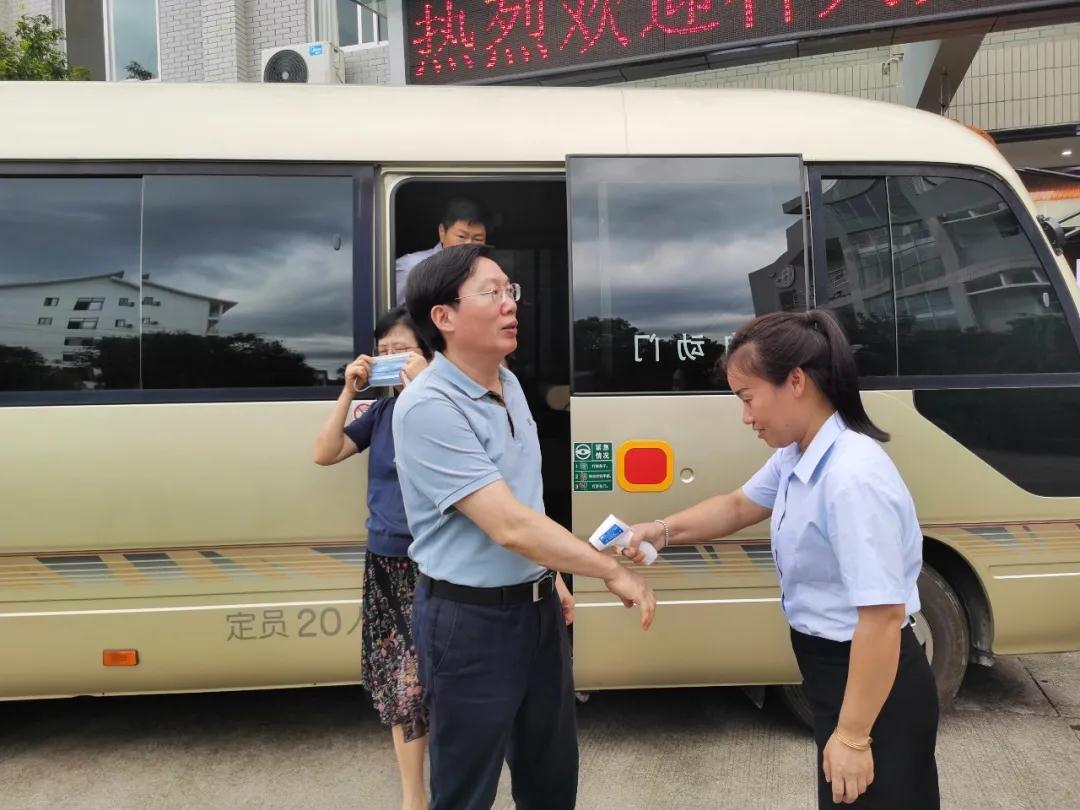 福建省人大常委会副主任檀云坤一行莅临元生泰视察指导(图1)