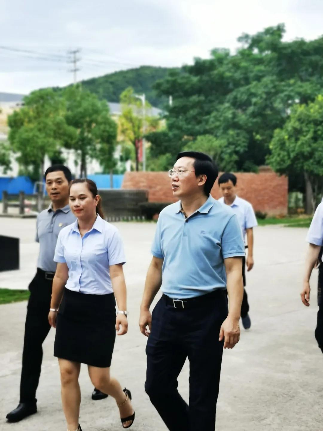 福建省人大常委会副主任檀云坤一行莅临元生泰视察指导(图2)