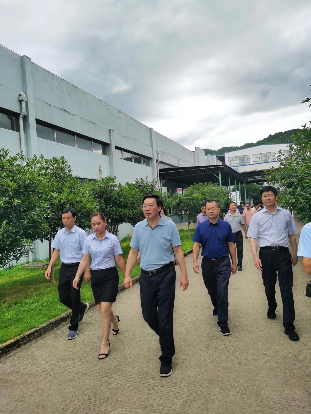 福建省人大常委会副主任檀云坤一行莅临元生泰视察指导(图8)