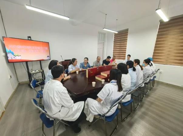 “芝”敬白衣天使 关怀温暖人心——元生泰前往武夷山市五夫镇卫生院开展慰问活动(图1)