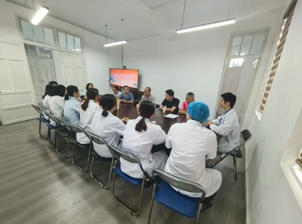 “芝”敬白衣天使 关怀温暖人心——元生泰前往武夷山市五夫镇卫生院开展慰问活动(图3)